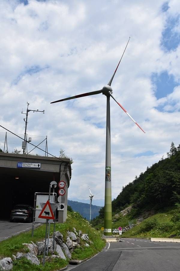 Oberk&auml;rntens einzige Windr&auml;der stehen am Pl&ouml;ckenpass und werden seit &uuml;ber 20 Jahren von der AAE (K&ouml;tschach-Mauthen) betrieben.