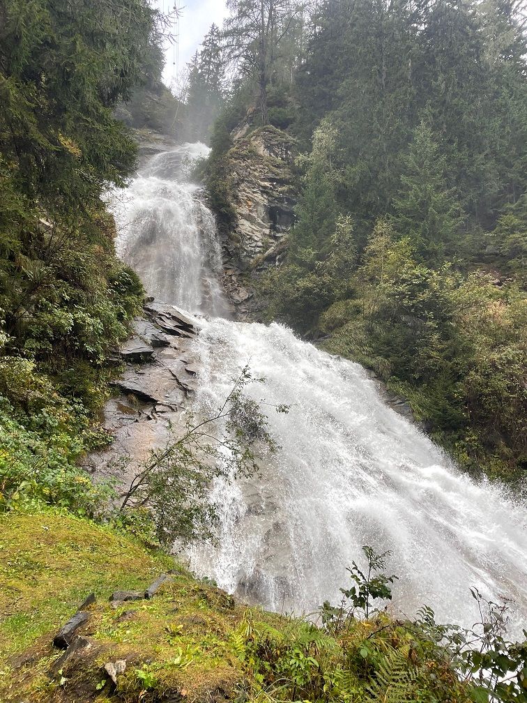 Nat&uuml;rlich gab es viele Geschenke, aber eines stand besonders heraus: In der Innerfragant wird in K&uuml;rze ein Wasserfall auf den Namen des Jubilars getauft &ndash; &bdquo;Huby Mayer Wasserall&ldquo;.