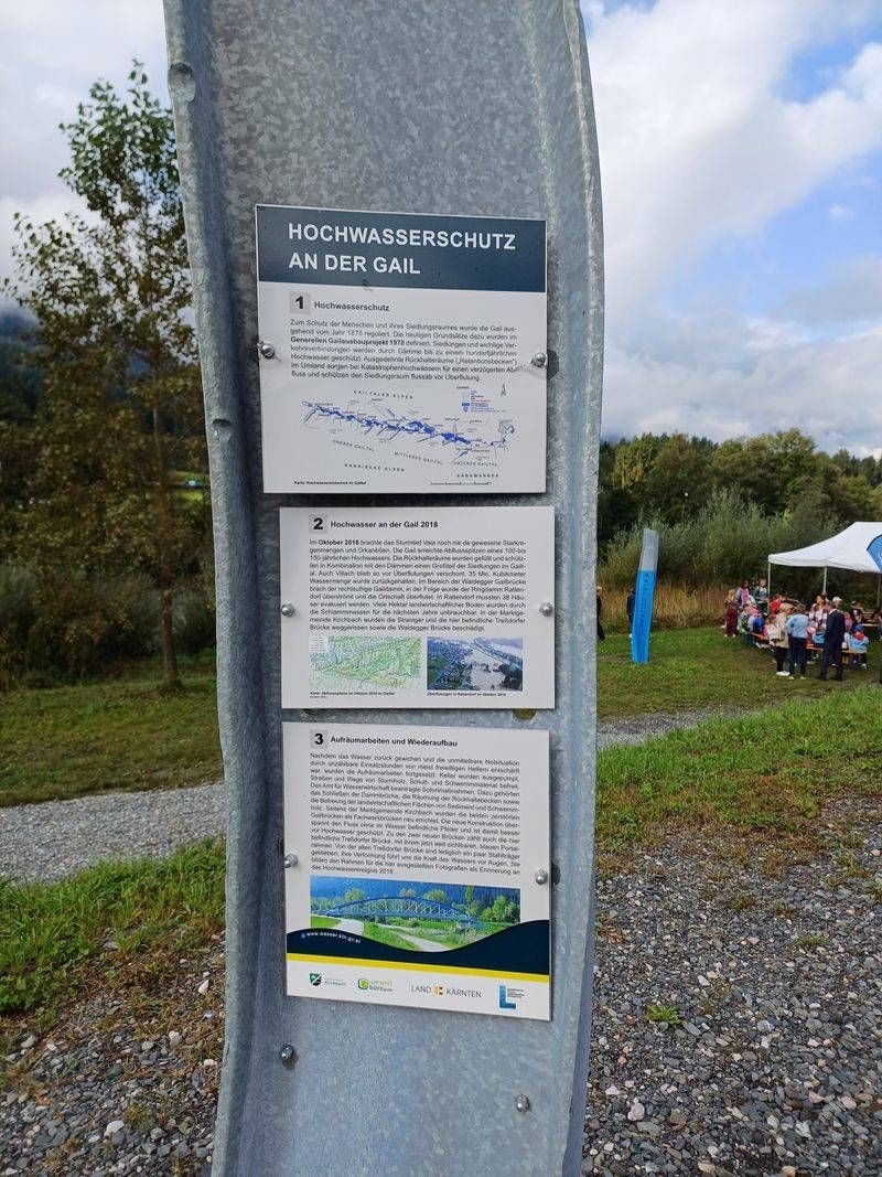 Die Stahltr&auml;ger zeigen nun Infos zum Hochwasser 2018.
