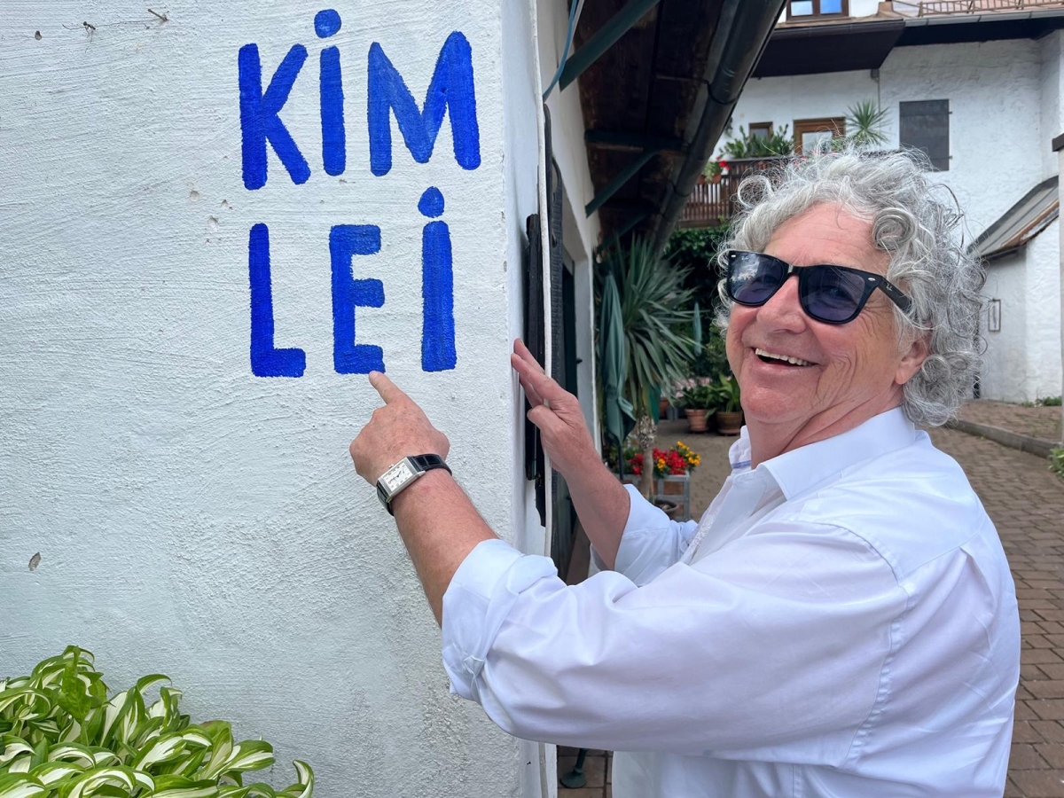 Hans Salcher zeigt &bdquo;Sonnengelb&ldquo; im Pichlerhof