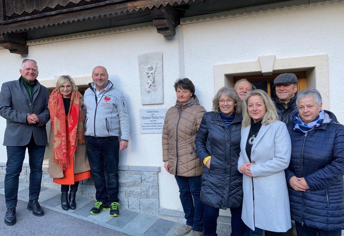 Erinnerung an NS-Opfer mit Gedenktafel an Privathaus