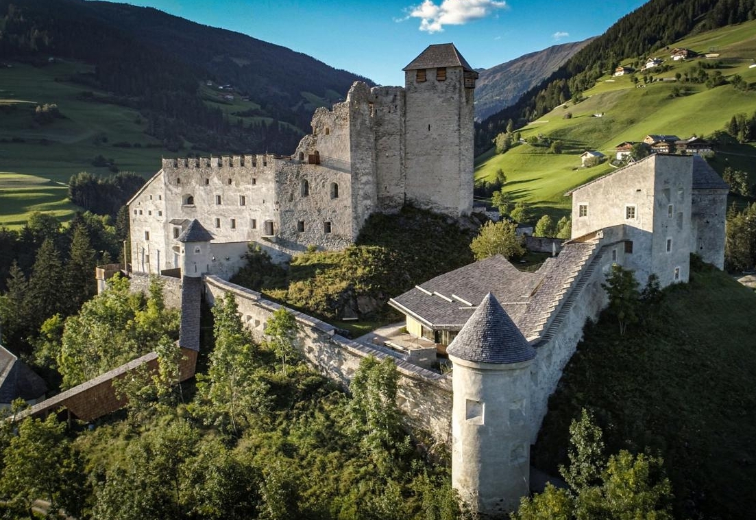 Buntes Sommerprogramm auf Burg Heinfels