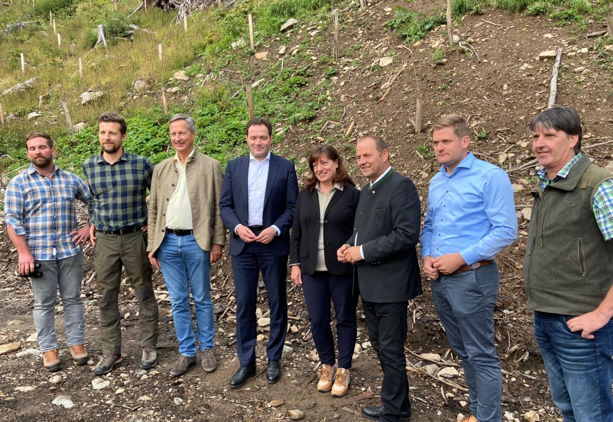 Lokalaugenschein: Minister bei Aufforstung in Oberlienz