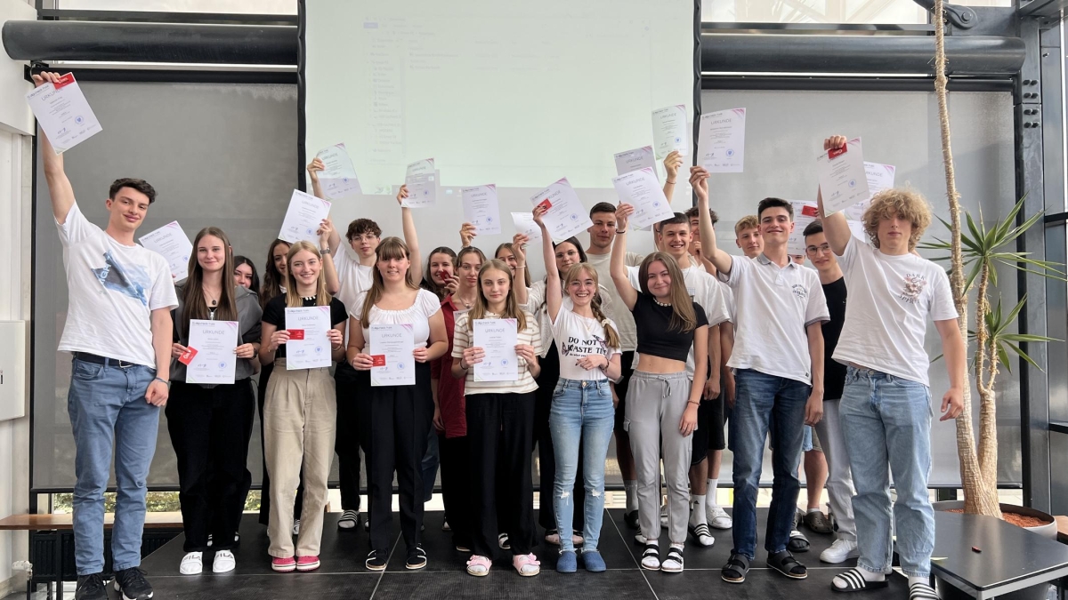 HAK Lienz feiert Erfolge bei digi.check Wettbewerb