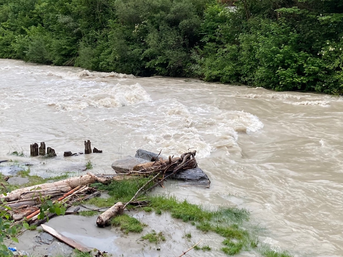 Erdrutsche, Hochwasser und Evakuierung nach Starkregen