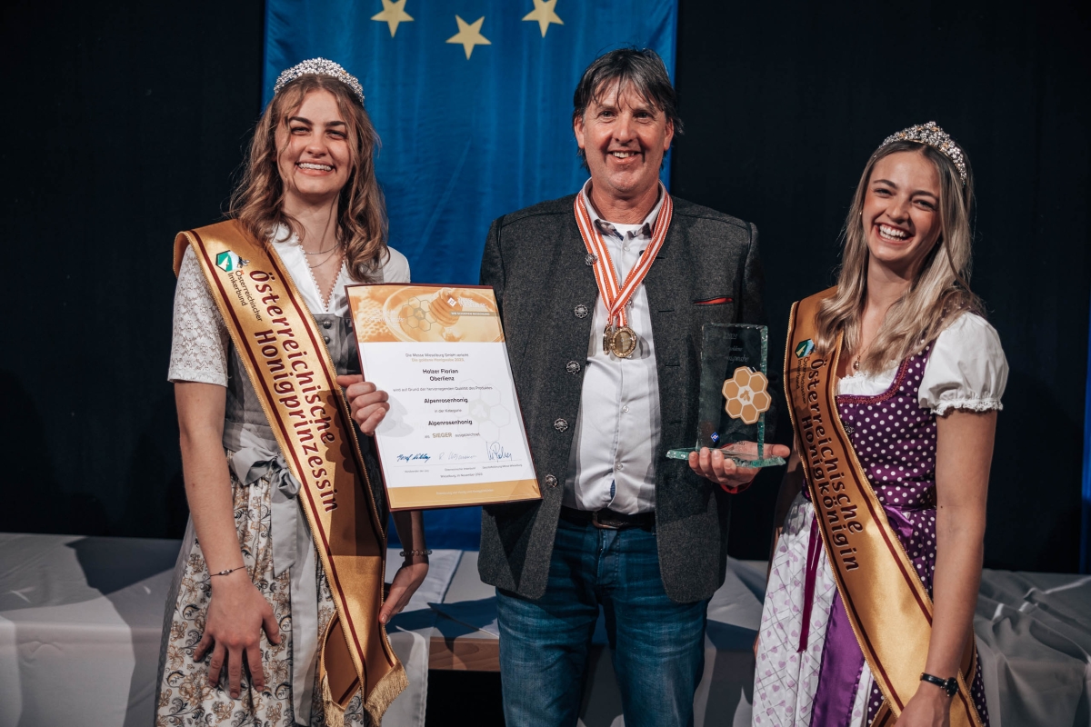 Goldene Honigwabe f&uuml;r Osttiroler Almrosenhonig