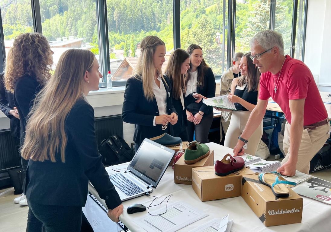 &Uuml;bungsfirmenmesse: Sch&uuml;ler-innen mit Organisationstalent