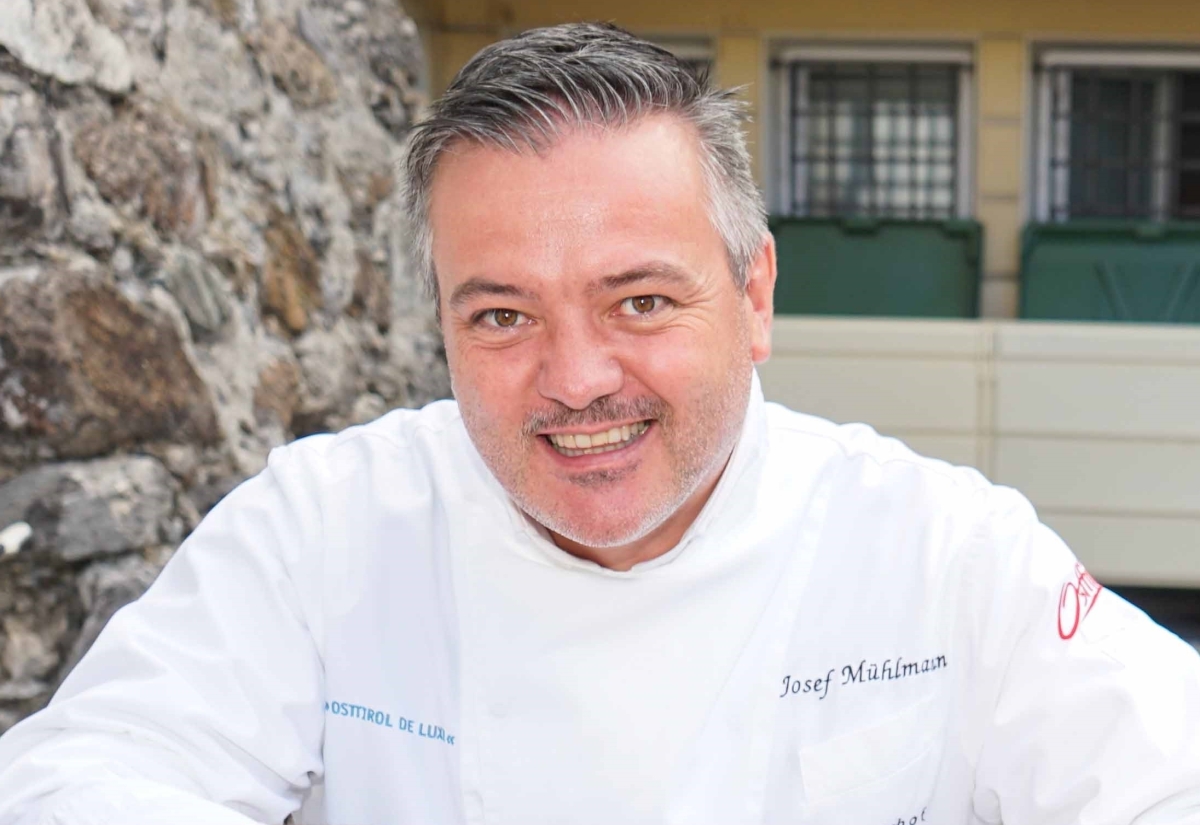 Haubenkoch Josef M&uuml;hlmann &bdquo;tischt&ldquo; in Singapur auf