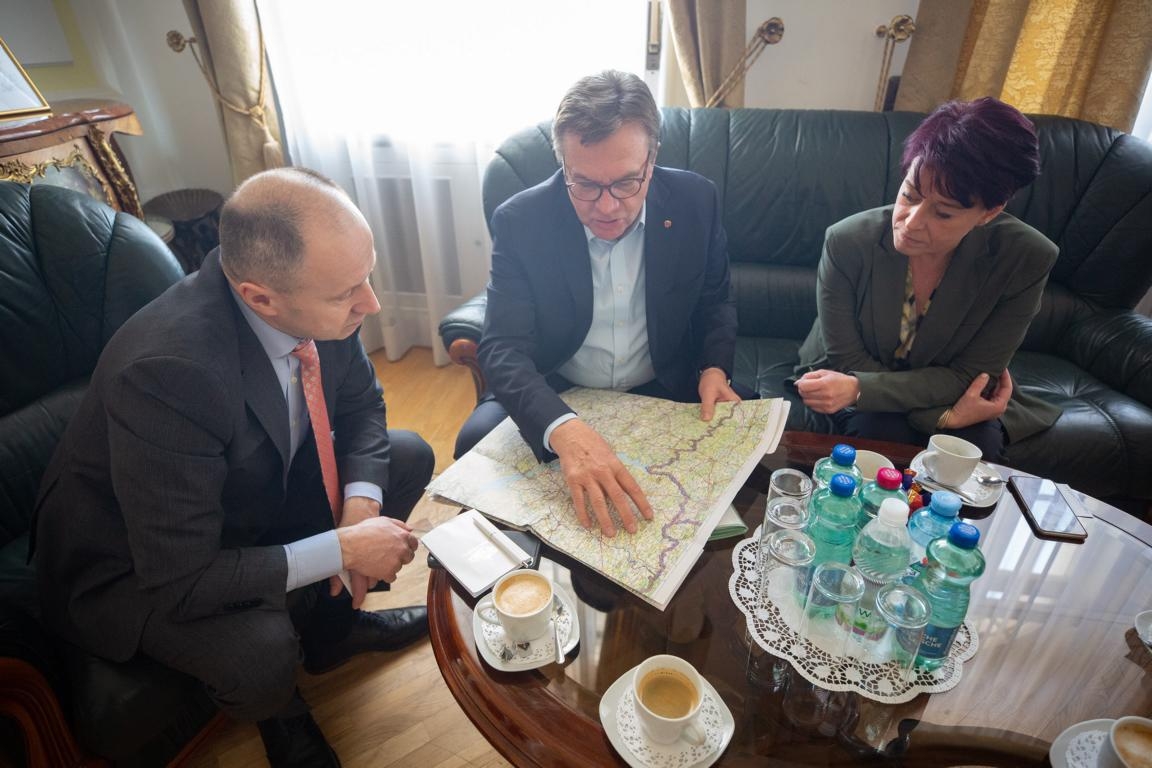 Tirol nimmt Waisenkinder aus der Ukraine af