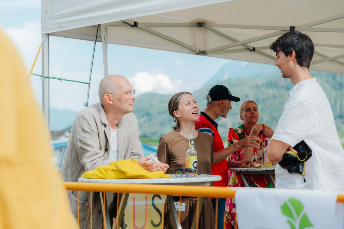 OsttirolerInnen kn&uuml;pfen Kontakte