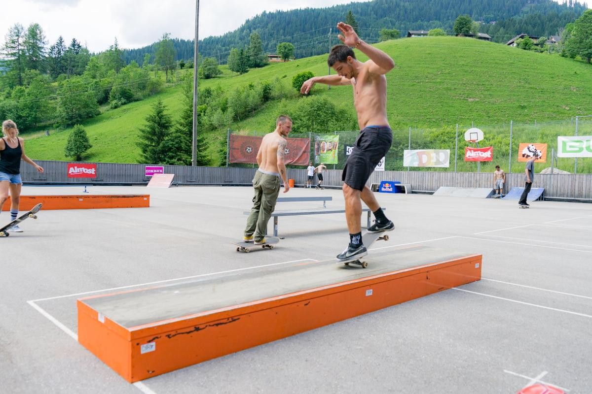Game Of Skates - Tour