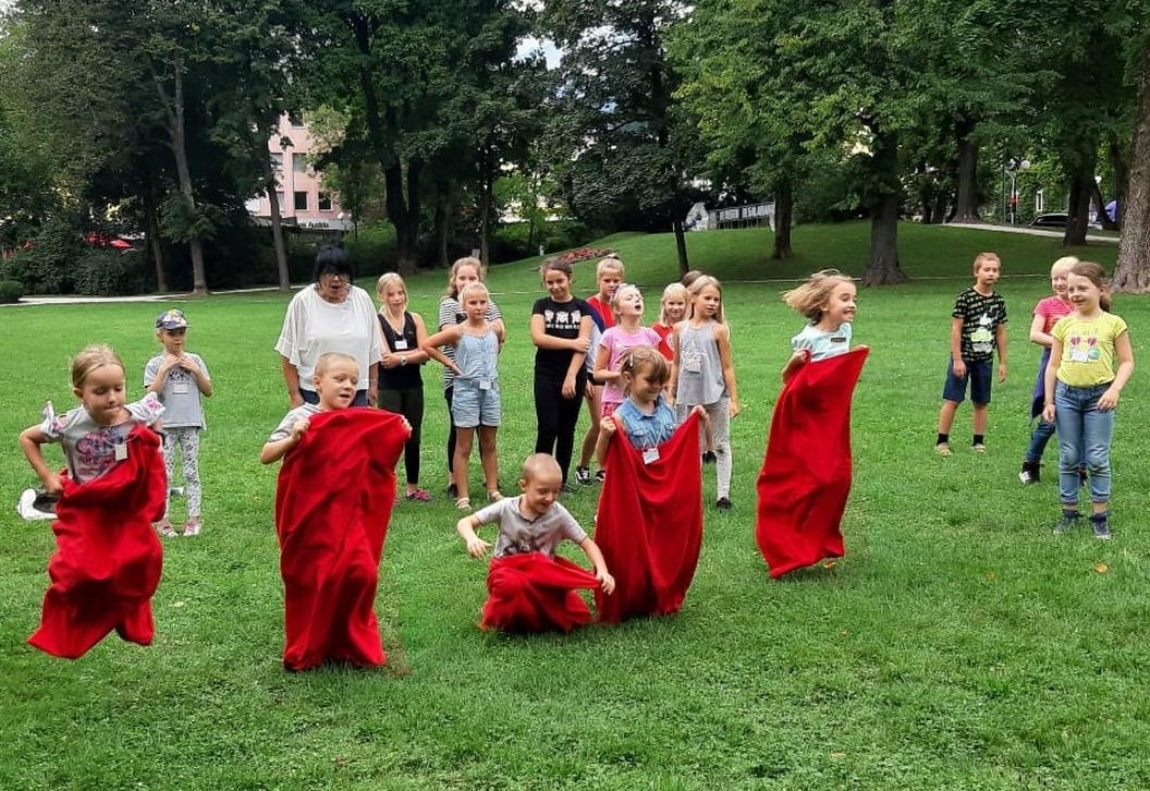 &bdquo;Muki&ldquo; streifte mit den Kindern durch die W&auml;lder