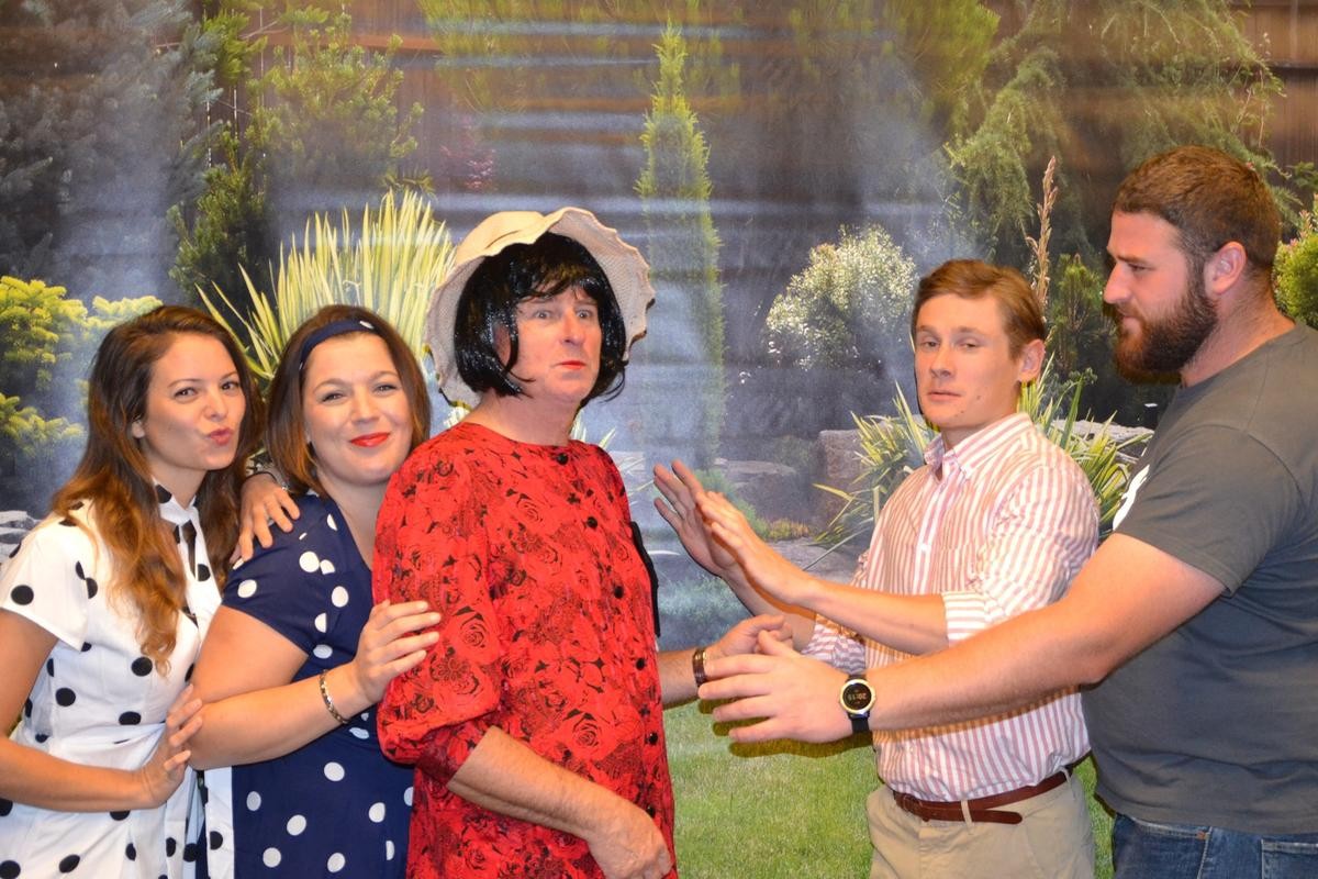 Theatergruppe Lendorf spielt &bdquo;Charlys Tante&ldquo;