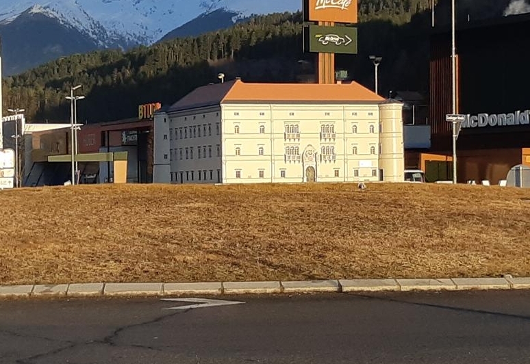 Am kleinen Schloss vorbei zum Gro&szlig;en...