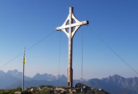 Neues Gipfelkreuz am Riebenkofel