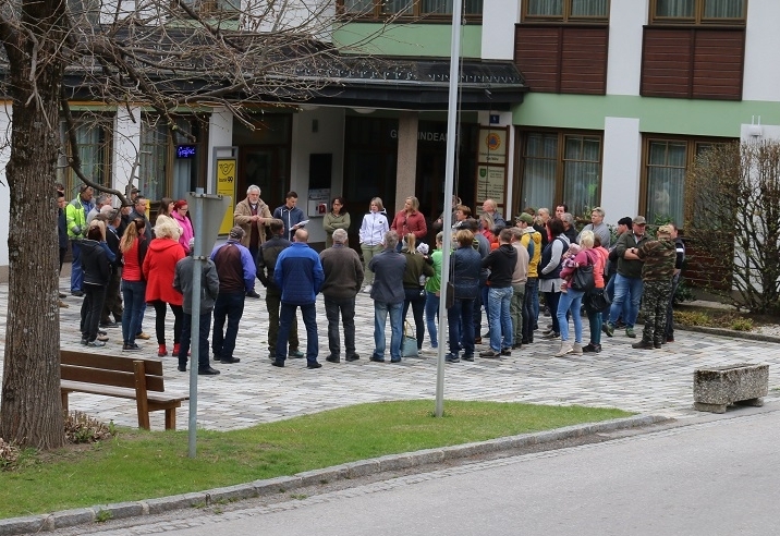 Weidetierrisse schon in der Ortschaft