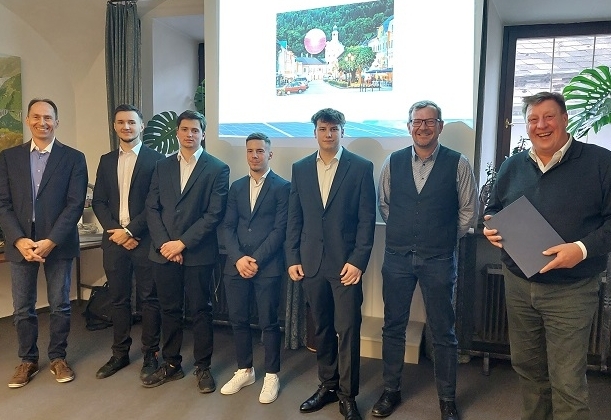 Sch&uuml;ler-Pl&auml;ne zu PV-Anlagen auf Gm&uuml;nds D&auml;chern