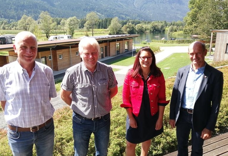 F&ouml;rderung f&uuml;r drei Photovoltaik-Projekte &uuml;bergeben