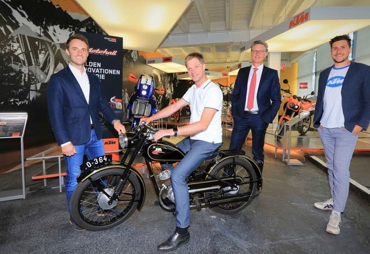 10 Jahre H&ouml;chste Automobil- und Motorrad-Ausstellung der Welt 