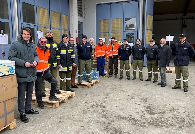 Lastwagenweise gehen Hilfsg&uuml;ter in die Ukraine - Teil 2