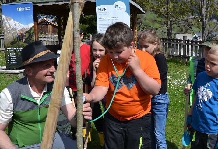 Ein Platz zum Spielen und Lernen entsteht