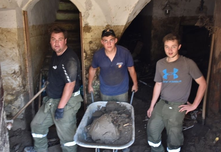 Spittaler Feuerwehren helfen in Treffen