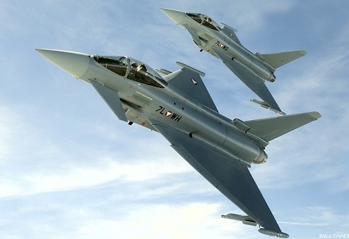 Eurofighter absolvieren Trainingsfl&uuml;ge