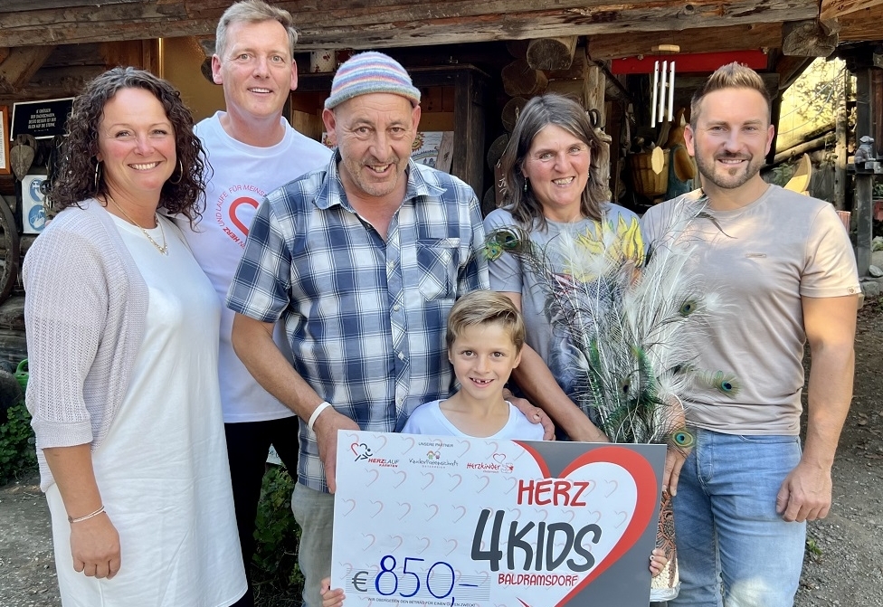 Pfauenfedern f&uuml;r Herzkinder