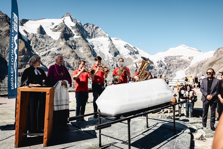 Ein symbolisches &bdquo;Begr&auml;bnis&ldquo; f&uuml;r die Pasterze