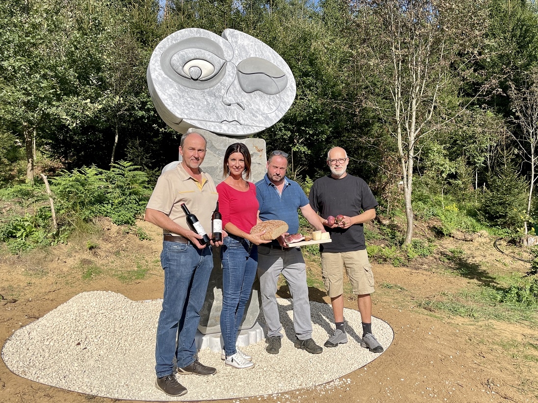Feierliche Enth&uuml;llung von &ldquo;Luna&rdquo; beim Most- und Weinfest