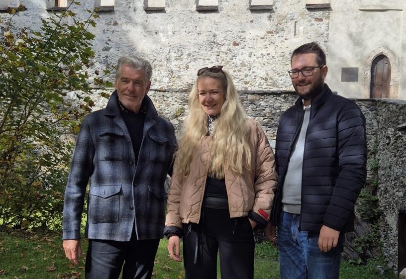 Schauspieler Pierce Brosnan zu Besuch auf Schloss Bruck  