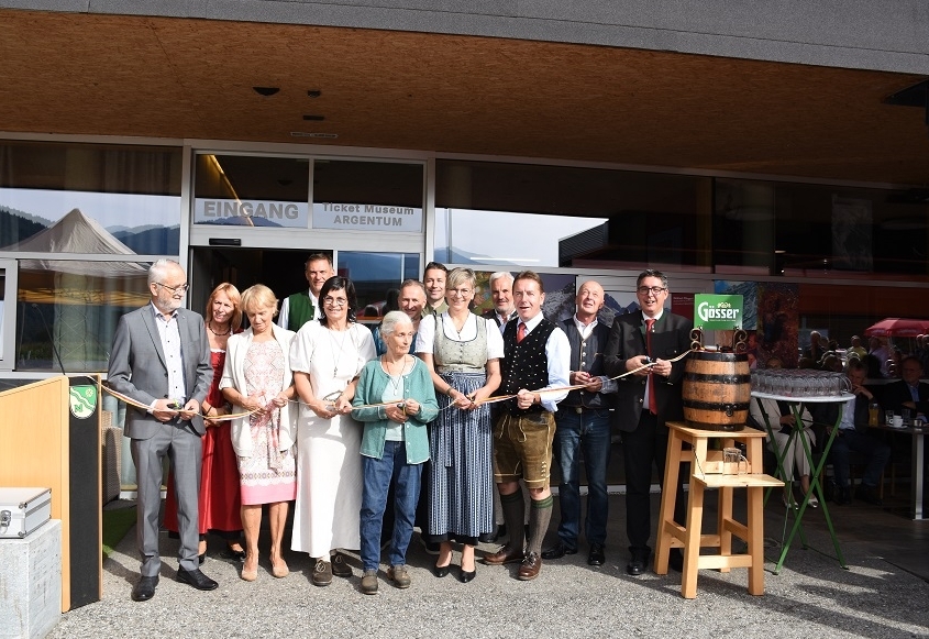 Kristallausstellung in Kletterhalle er&ouml;ffnet