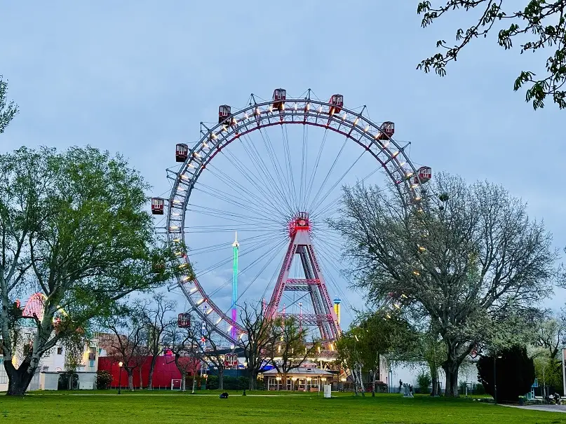 Das Riesenrad in Wien ist nun eine Spur sicherer mit Türen aus Kärnten.