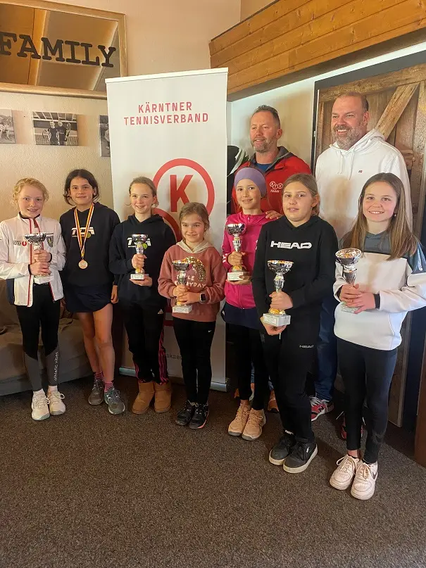 Emilia ist die 3. von rechts.