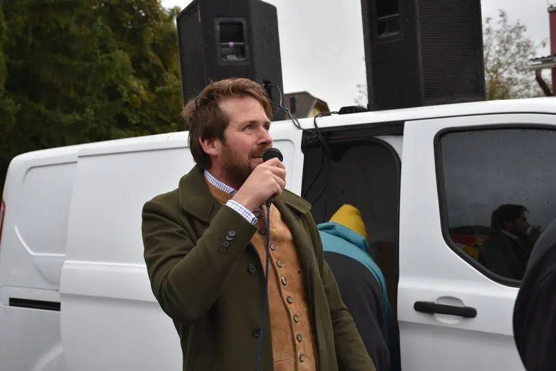 Raphael Gressel moderierte den Umzug.