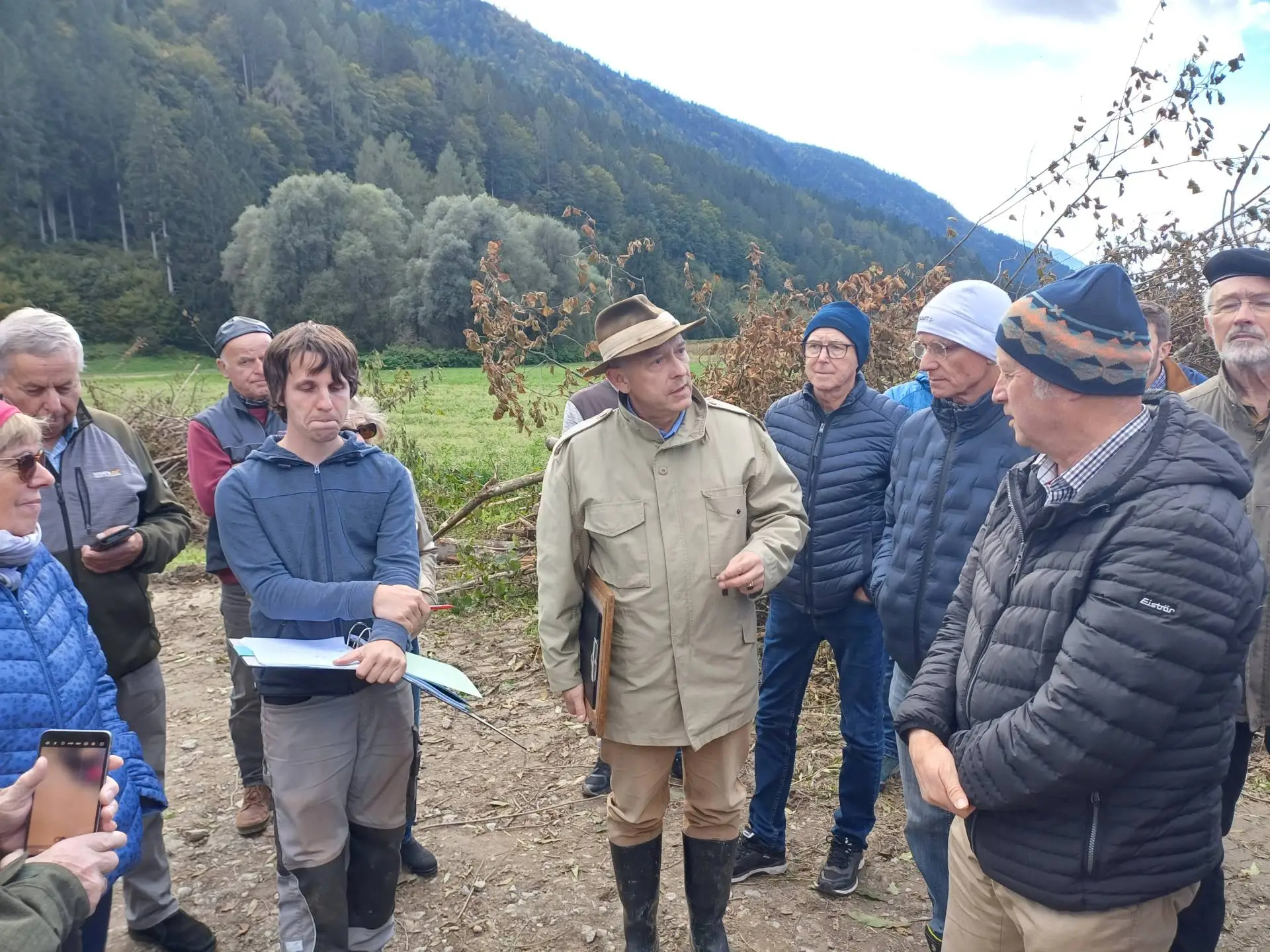 Reges Interesse an den Ausgrabungen.