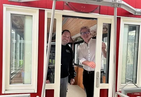 Türen aus Berg für das Riesenrad in Wien