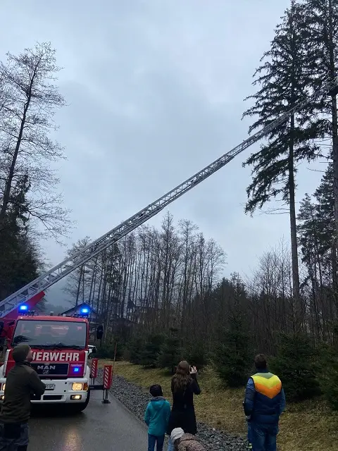Die Feuerwehr Spittal musste mit einer Drehleiter anrücken.