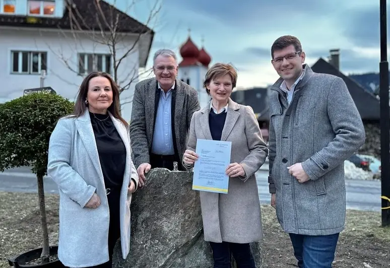 Ein Brunnen und Bäume für Millstatt