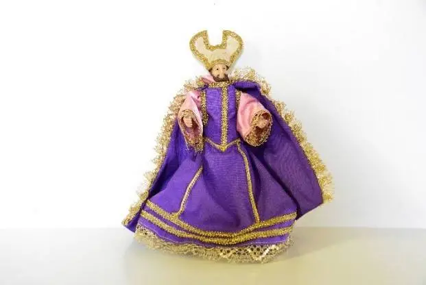 Die liebevoll gestalteten Krippenfiguren erhielten neue Gewänder.