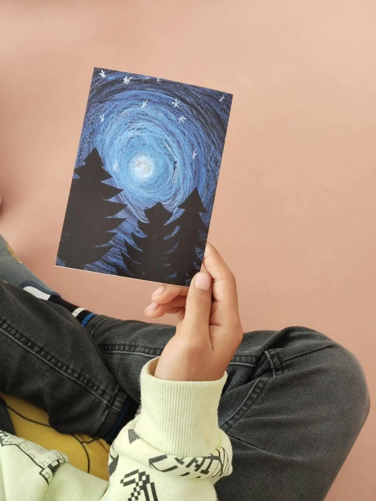 Die einzelnen Klassen wendeten verschiedene Mal-Techniken für ihre Weihnachtskarten an.