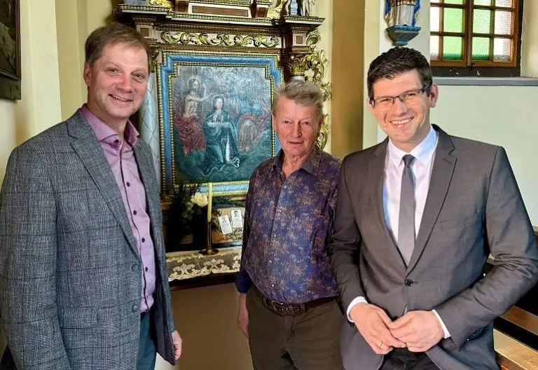 Kapelle mit historischem Altarbild erstrahlt in neuem Glanz