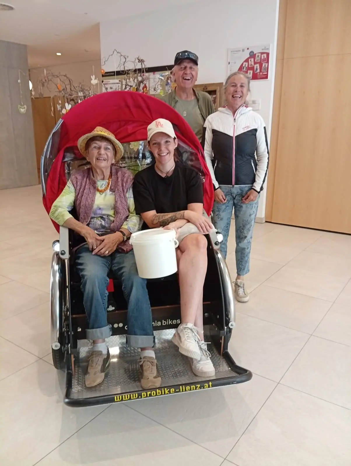 Sieglinde Ladstätter und PFA Barbara Oberwalder mit Ehepaar Wallensteiner, WPH Nußdorf-Debant