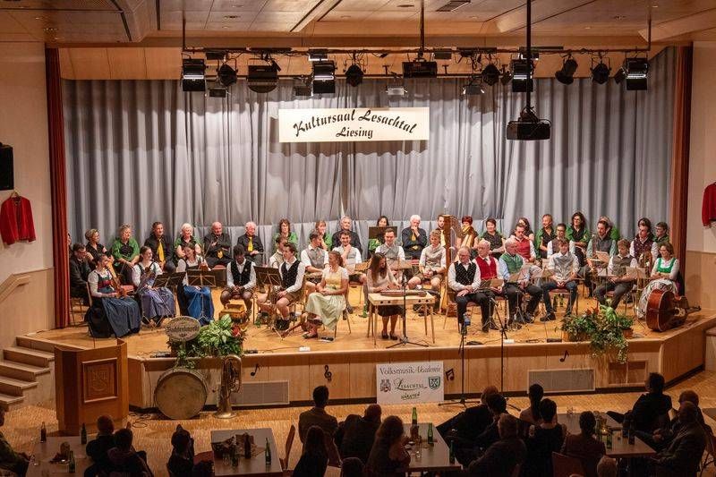 Mitwirkende Musikgruppen: Lesachtaler Saitenklang, Radlwindmusig aus Maria Luggau, Lesachtaler Weisenbl&auml;ser aus St. Lorenzen, Lesachtaler Heimatklang aus Liesing, Veronika Kurzweil aus Birnbaum und der Kirchenchor St. Daniel.
