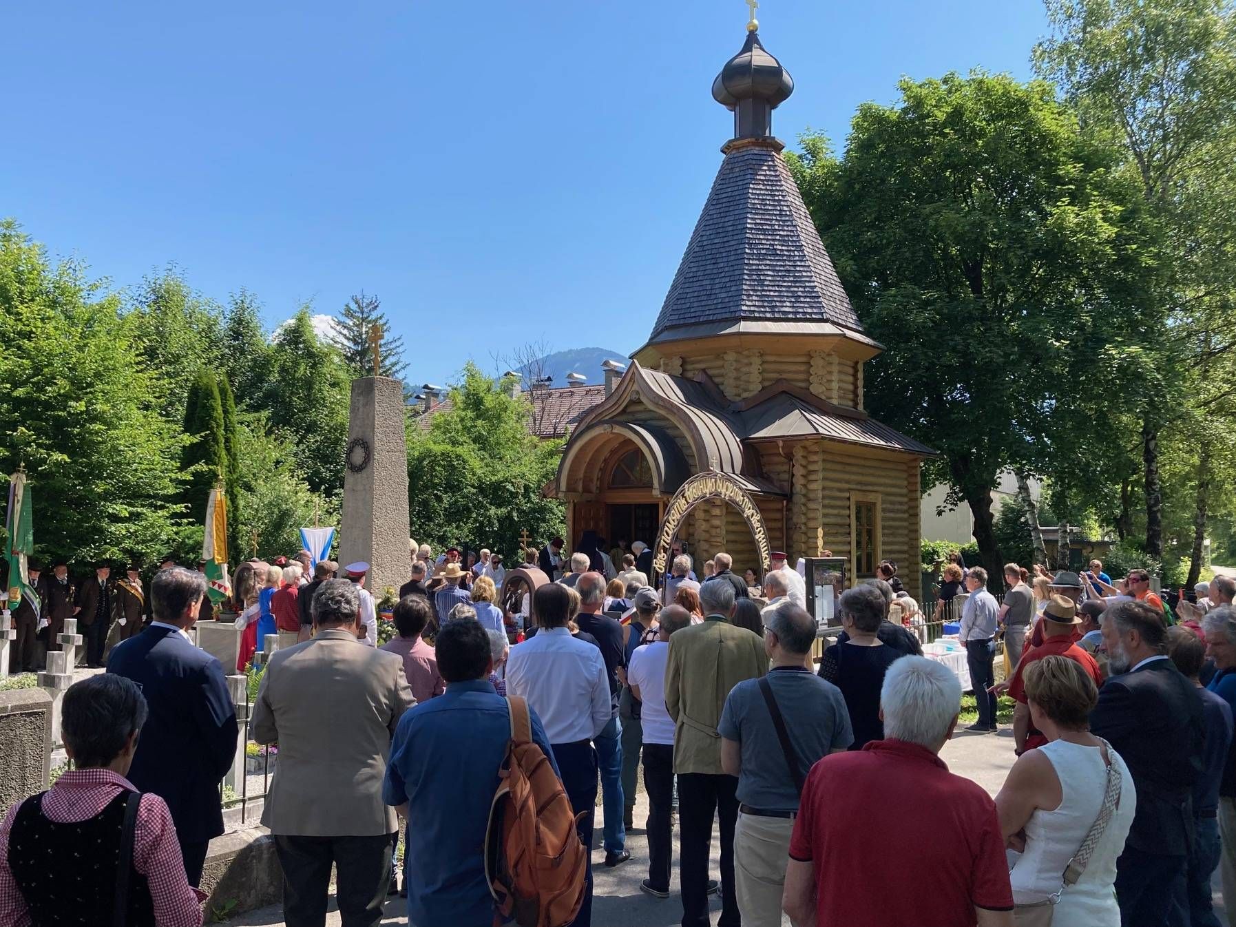 Einheimische und internationale G&auml;ste nahmen an der Gedenkfeier am 1. Juni teil. Foto: Stangl