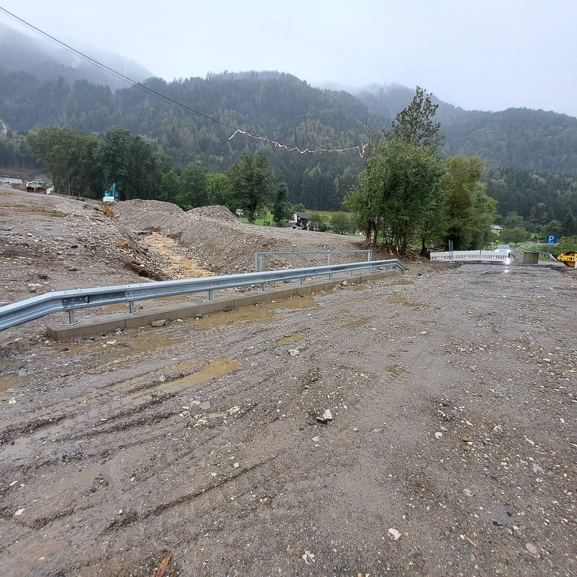 Das Unwetter im Sommer hat auch die Baldramsdorfer Stra&szlig;e schwer besch&auml;digt. Foto: Gemeinde Baldramsdorf