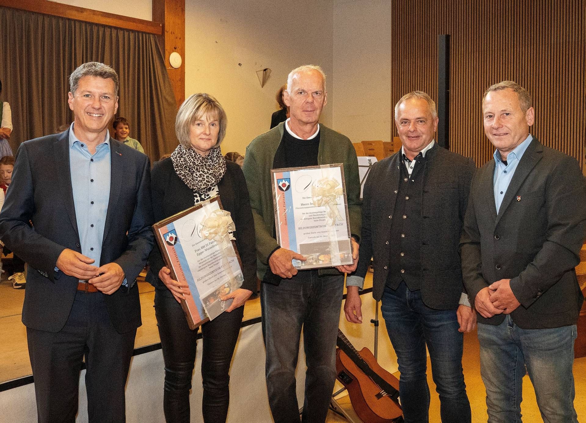 V. l.: LH Daniel Fellner; Patricia Egger-Weixelbraun; Sepp Ladinig; B&uuml;rgermeister Kurt Schober; Adi Gugganig (Vizeb&uuml;rgermeister)
Fotos: LPD K&auml;rnten/Steinacher