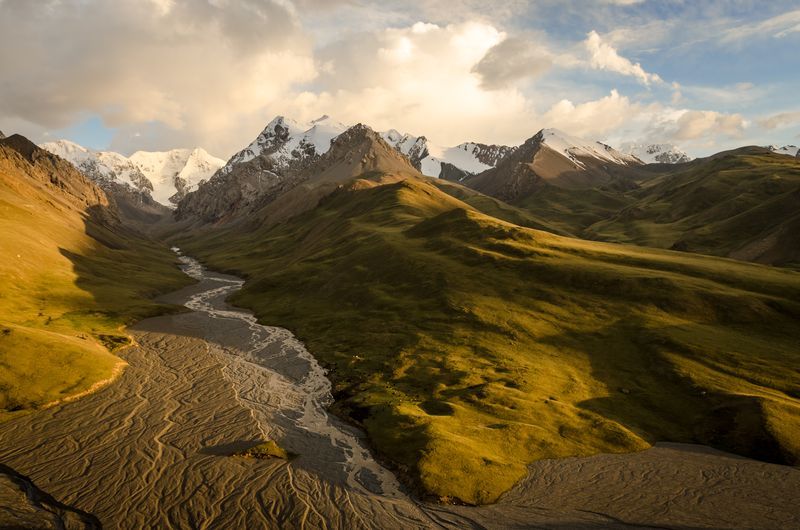 Bis zu 7.000 Meter Hohe Berge pr&auml;gen die Landschaft Kirgistans.