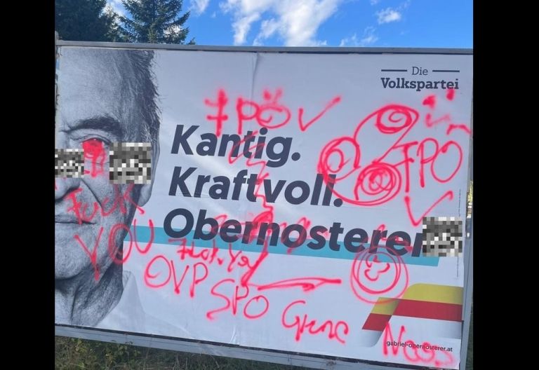 Obernosterer-Wahlplakate beschmiert und umgesto&szlig;en