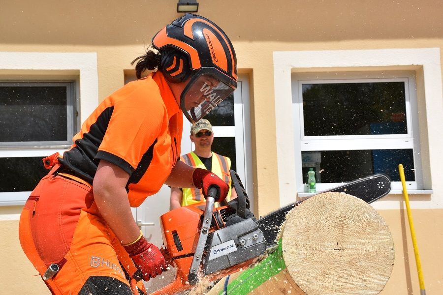 Konzentriert geht Julia Modl ans Werk.
